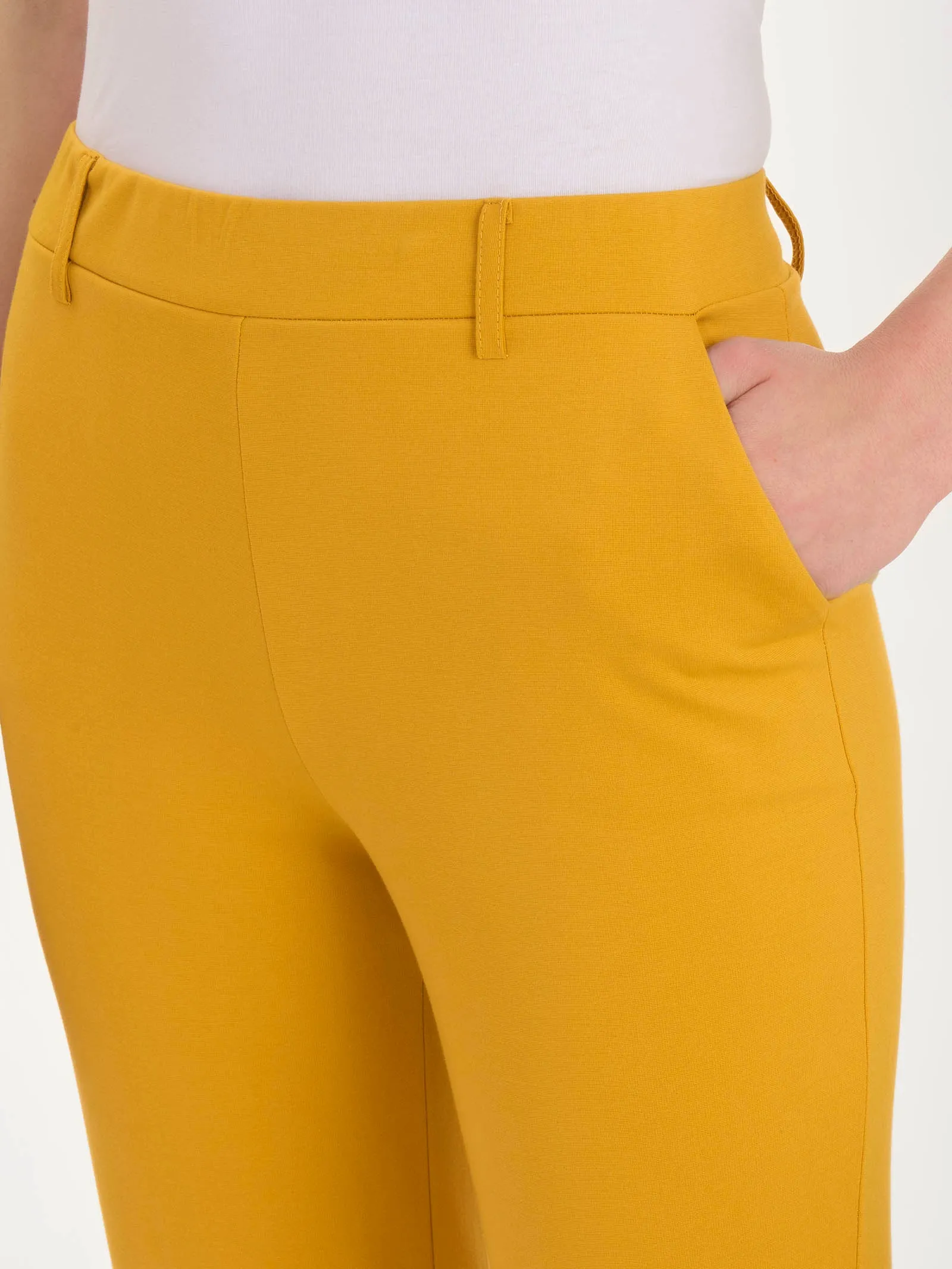 Pantalone dritto con tasche corto in Compact Light - Golden Spice