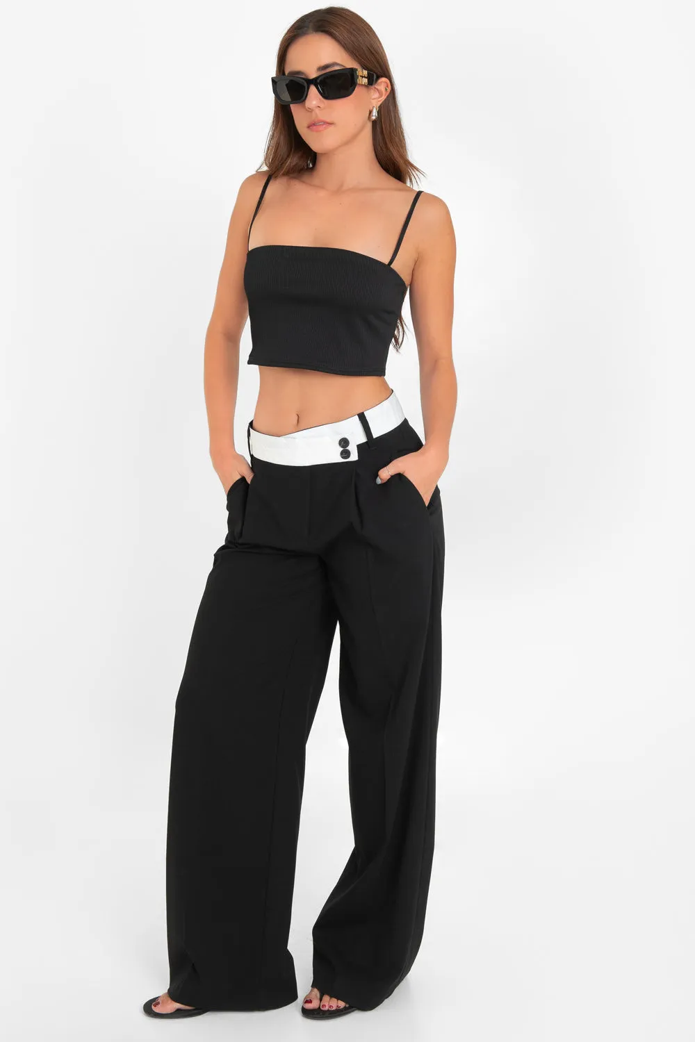 Pantalón wide leg pretina criss cross en contraste