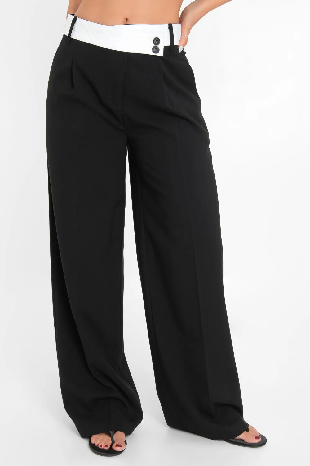 Pantalón wide leg pretina criss cross en contraste