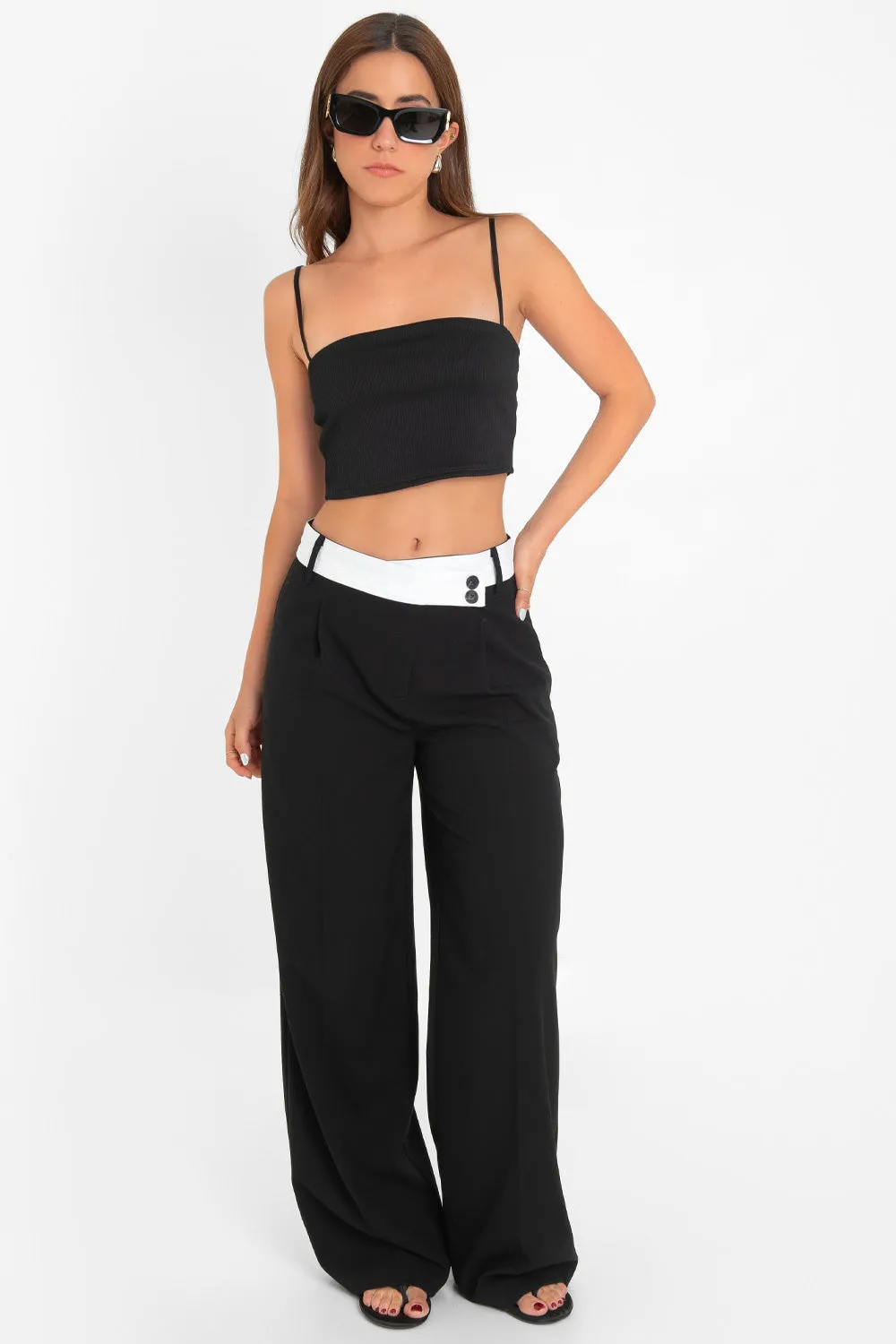 Pantalón wide leg pretina criss cross en contraste