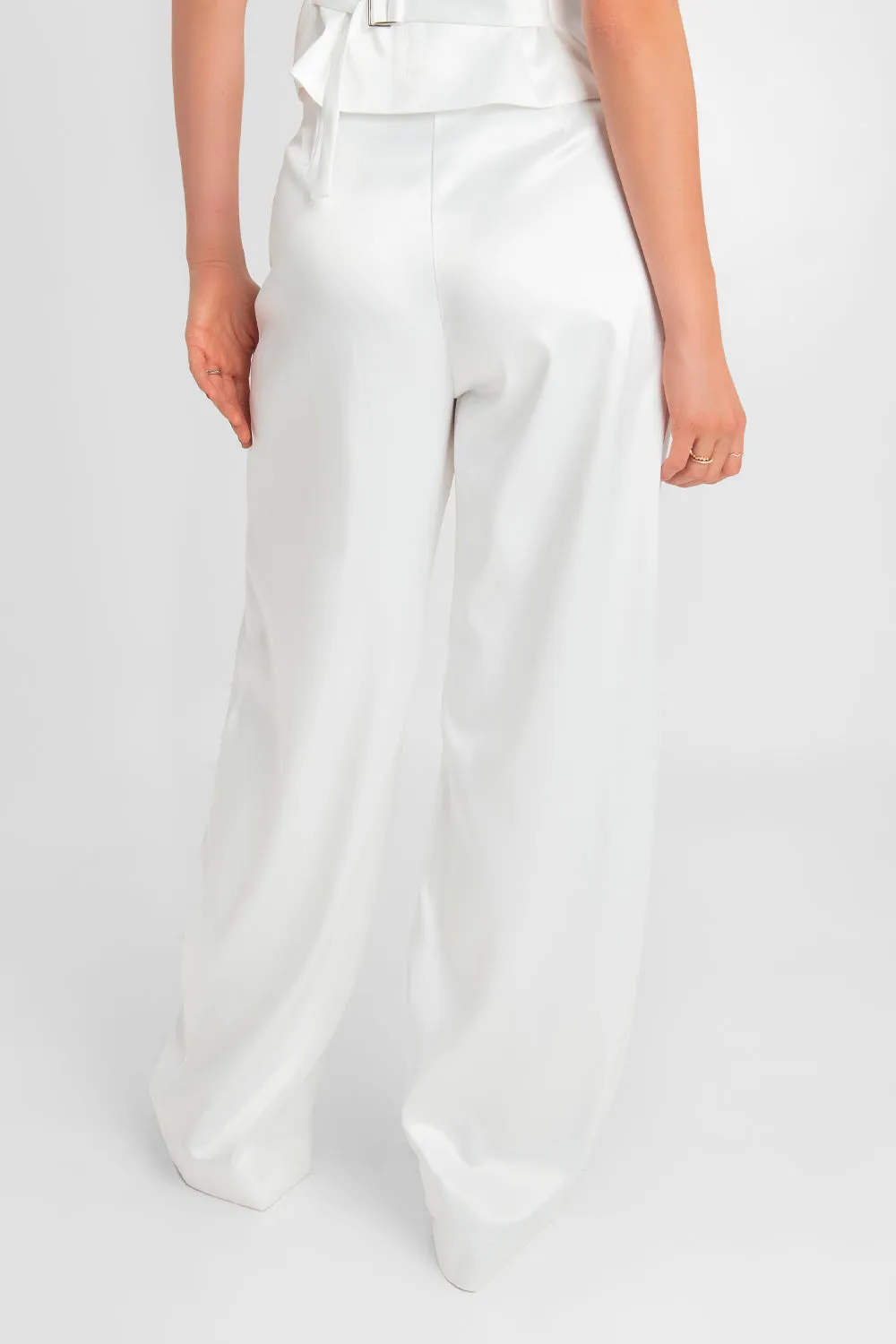 Pantalón wide leg satinado con pinzas