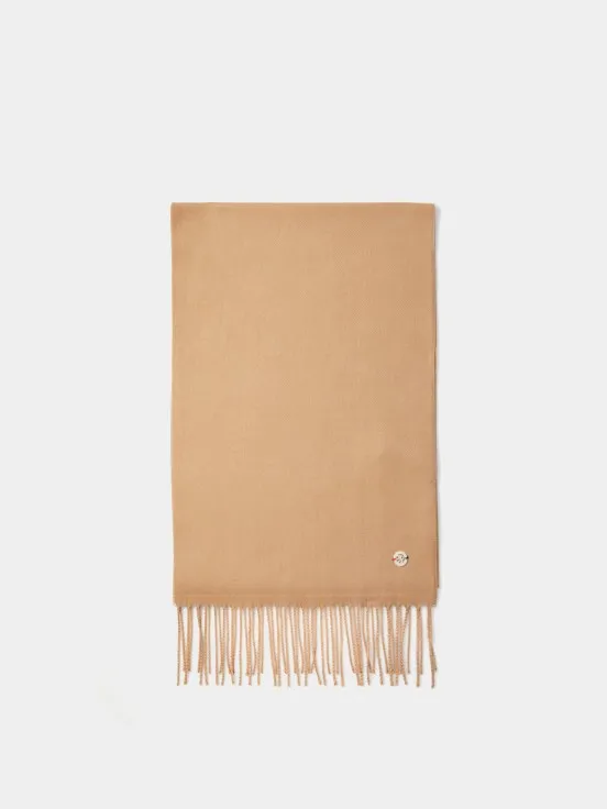 Plain scarf with fringes